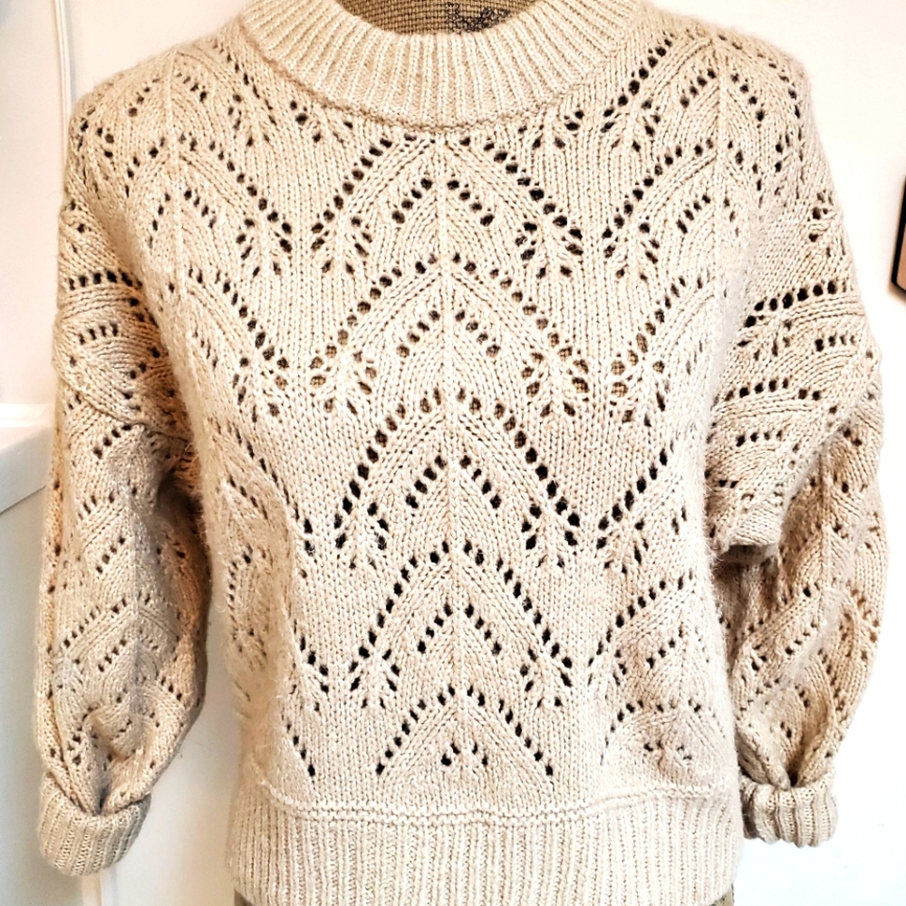 XS Old Navy cropped pointelle sweater